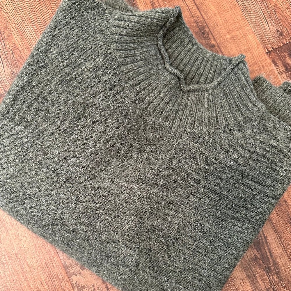 LIKE NEW Universal Thread Olive Mock Neck Sweater
